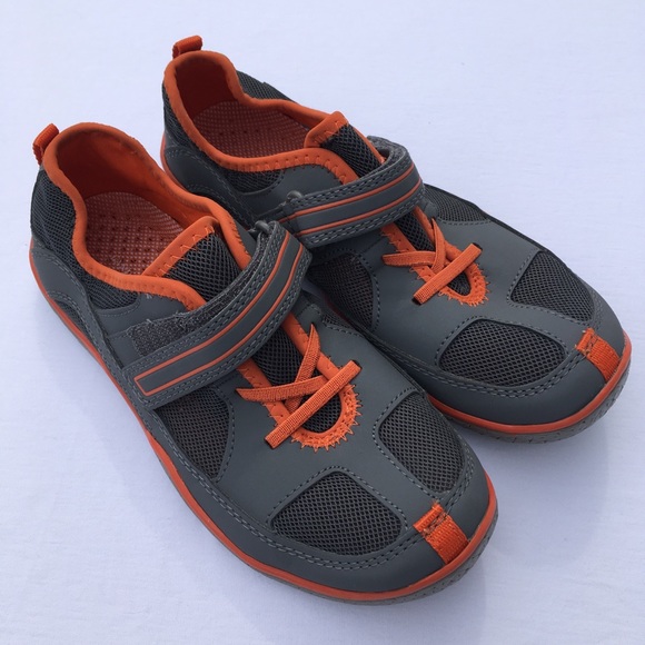 boys water shoes size 3